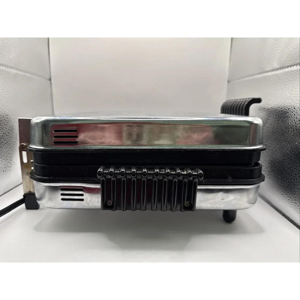 VillaWare Belgian Waffler 4 Square Waffle Maker Iron  Model 6100 Removable Plate